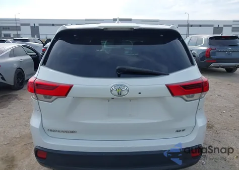 2017 Toyota Highlander Xle z USA, uszkodzony, nr VIN 5TDKZRFHXHS189801